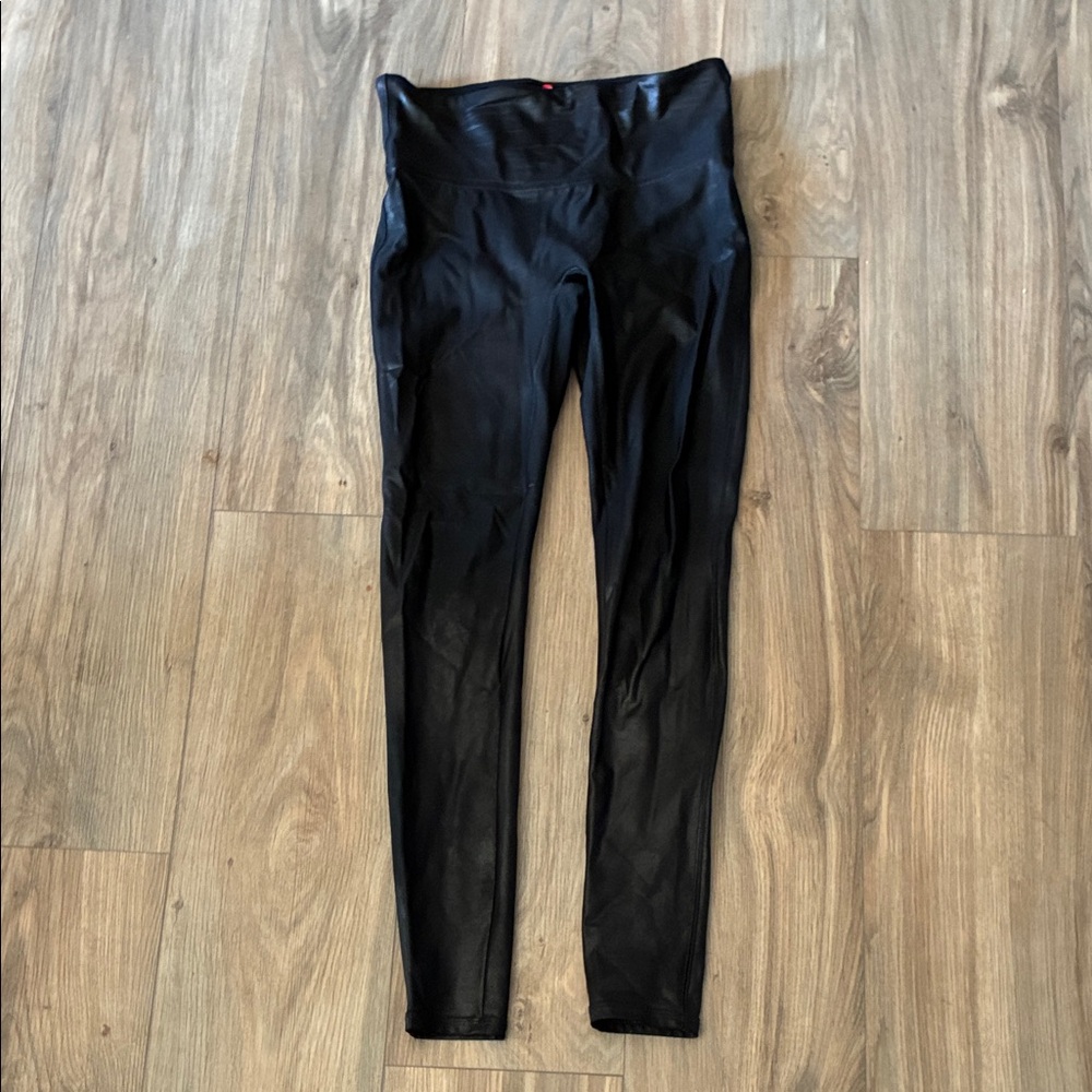 SPANX FAUX LEATHER LEGGINGS MEDIUM SIZE